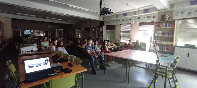 Participantes de Francés con la profesora Gema.