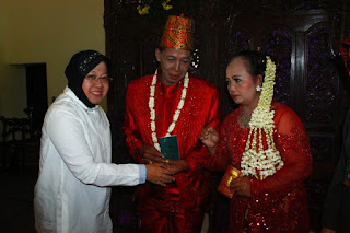 Pemkot Surabaya Nikahkan Puluhan Pasangan