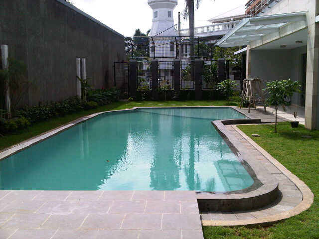 Rumah Minimalis Dengan Kolam Renang Kecil