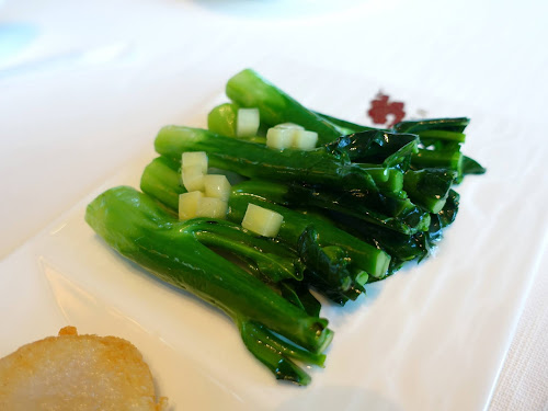 Tin Lung Heen (天龍軒) - Michelin starred Cantonese fine-dining restaurant Ritz Carlton Hotel with amazing harbour view - Sautéed Chinese kale with ginger (薑汁炒芥蘭)