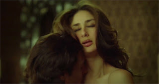 Kareena Kapoor hot Heroine Movie kiss scene