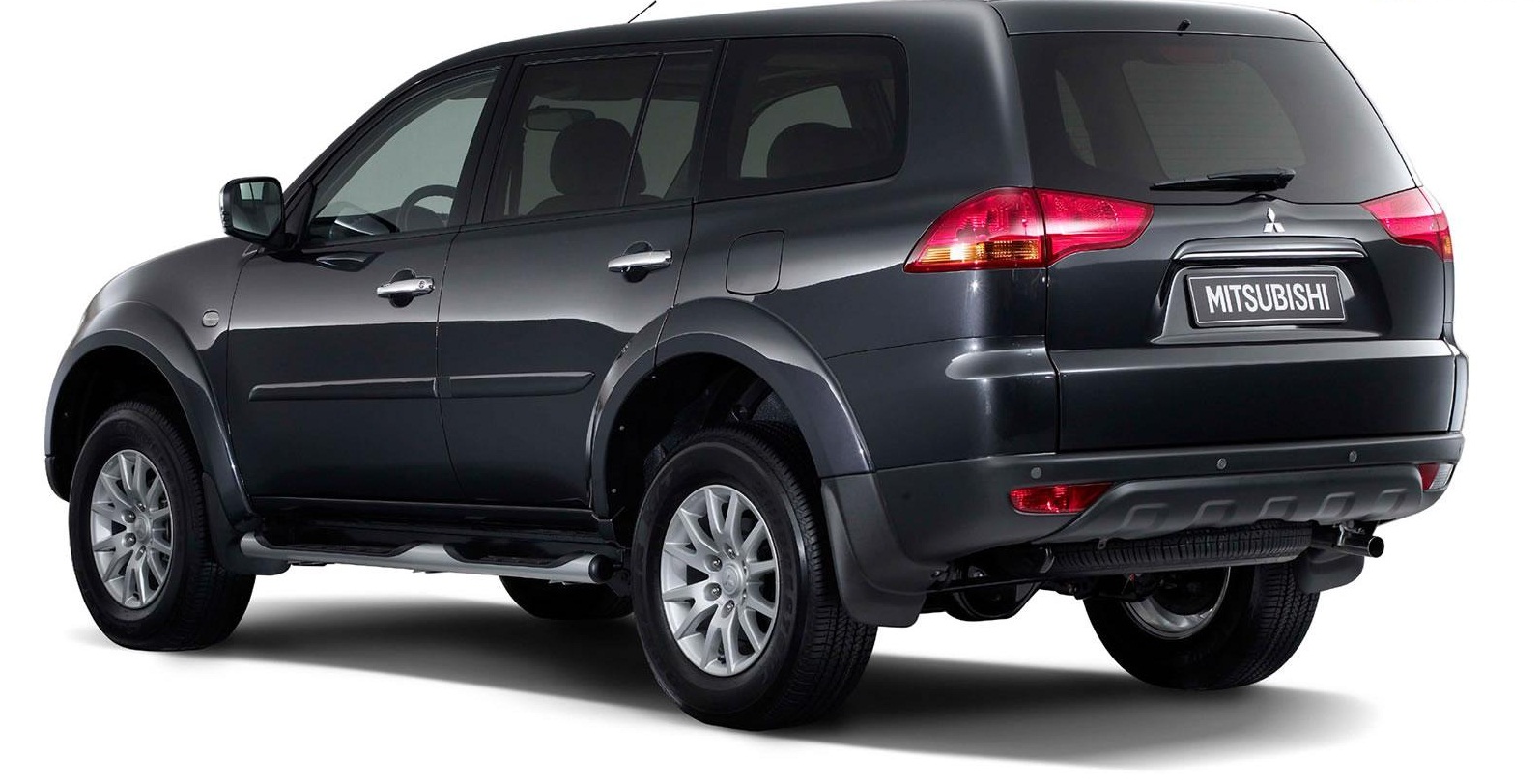 Car Rental Kuching | Kereta Sewa Kuching: Mitsubishi Pajero Sport 4X4