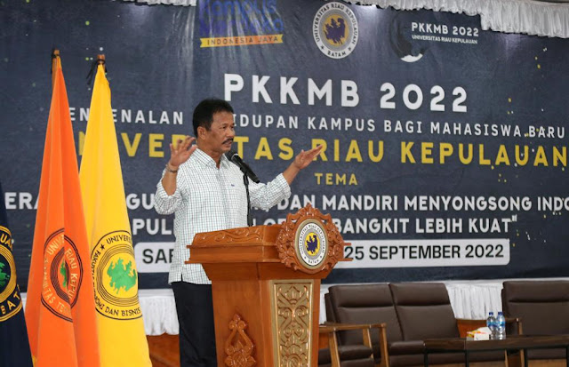 Hadiri Kegiatan PKKMB, Rudi Motivasi Mahasiswa Baru Unrika