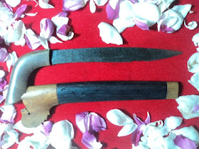 keris setan kober keris junjung drajad keris pu gandring keris mpu tantular keris ampuh keris pamor blarak sineret dunia pusaka padepokan spiritual mustika secang