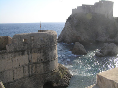 by E.V.Pita.... Dubrovnik (Croatia) city walk (1,5 hours) / por E.V.Pita.... Paseo por Dubrovnik (Croacia) en 1,5 horas ... http://thecrazytourist.blogspot.com/2012/03/dubrovnik-croatia-city-walk-15-hours.html 