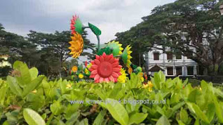 melepas penat di Alun-alun bunder (tugu) kota Malang