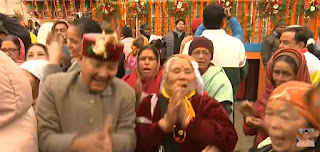 People happy on kapat open ceremony of badri dhaam