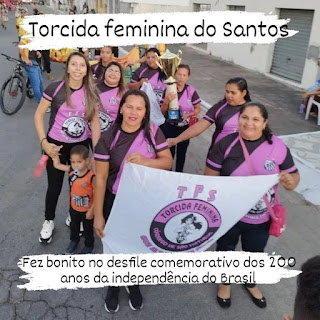 Torcida feminina do Santos participou do desfile