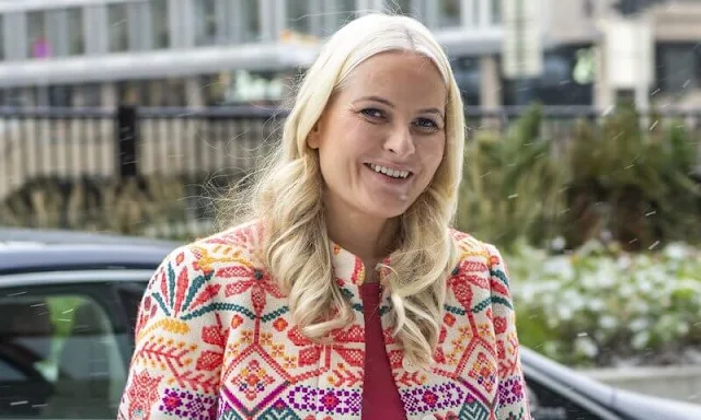 Crown Princess Mette-Marit wore a vintage classic woolrich maxi coat. Fuchsia sweater. Aurora Workshop