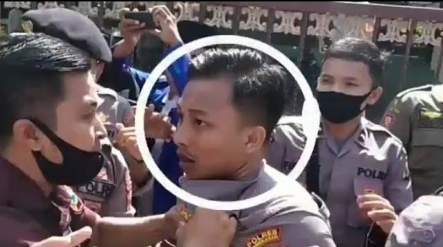 Wajah Polisi Penghajar Mahasiswa Saat Demo Viral 