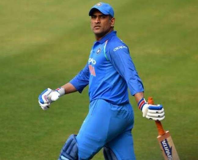 'I don't understand why all the people are behind Dhoni, when retiring he will tell you'