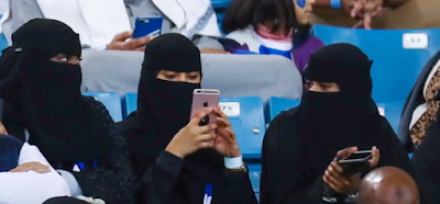 شاهد نساء سعوديات على ملاعب كرة القدم في  السعودية