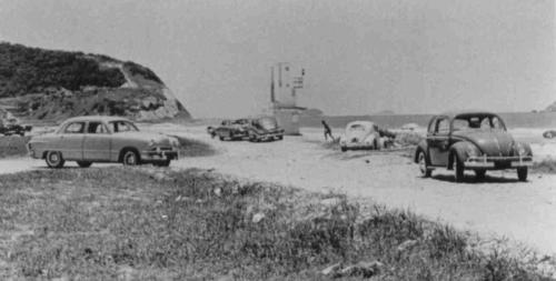 anos 60 dava pra namorar na praia sem tomar dura ou bote