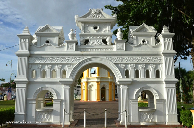 Reena s Online Replika Pintu  Gerbang Istana Kota Tengah 