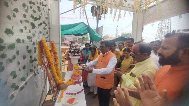 गडचिरोली इंदिरा गांधी चौकात आमदार डॉ देवराव होळी यांचे हस्ते प्रभू श्रीरामाची आरती