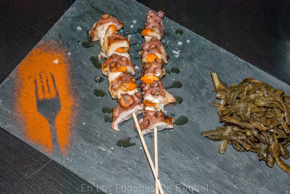 http://enlosfogonesderaquel.blogspot.com.es/2014/06/brochetas-la-parrilla-de-pulpo-y.html