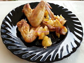 Alette di pollo al forno con patate - Baked chicken wings with potatoes