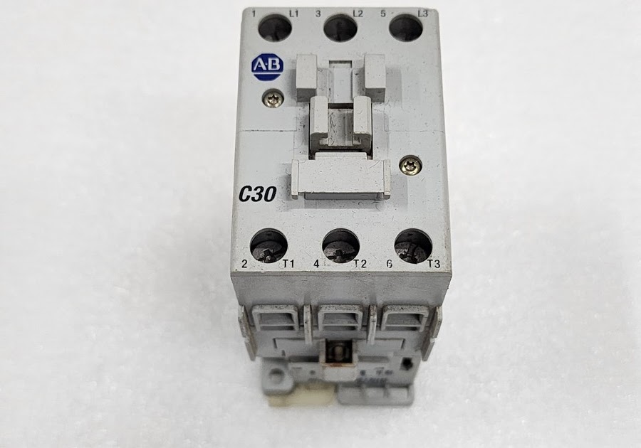 ALLEN BRADLEY C30 MAGNETIC CONTACTOR 65A CAT 100-C30-00 SER C COIL VOLTAGE  110V