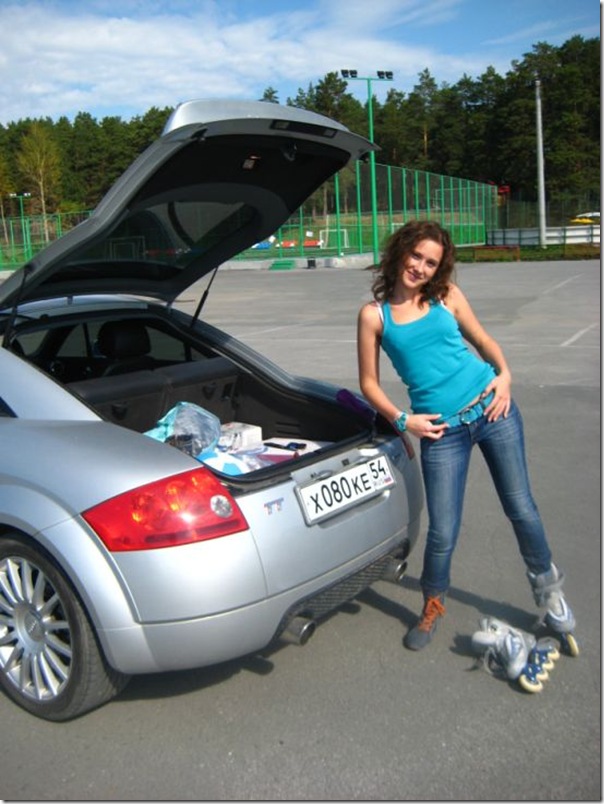 Lindas mulheres russas com carros (17)