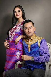 Foto Faby Marcelia dengan Suaminya Revand Narya