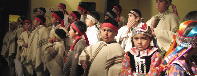 Niños mapuche de la Orquesta Juvenil de Tirúa en el lanzamiento de la campaña "Mucho Chile"  Carolina Jerez/UNESCO Santiago