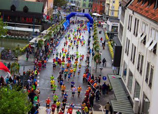 tipe pelari marathon, pelari profesional, pelari amatir