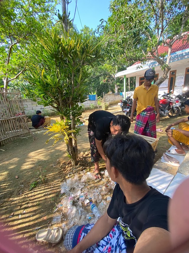 KERJA BAKTI KKN PAR-01 STAMIDIYA 2023 DESA MAMBULU BARAT