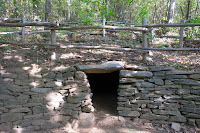 Estructura construida como refugio en el Montseny