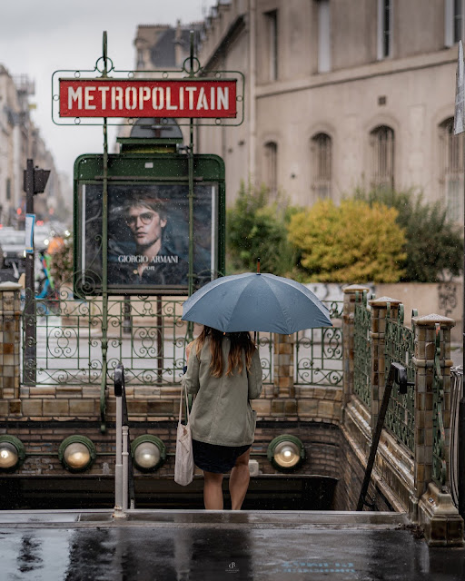 Entrance to Paris metro