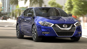 Front 3/4 view of 2016 Nissan Maxima