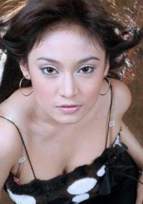 Goleoo - Gambar - ayu anjani hot pose