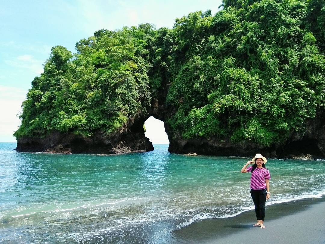  Pantai Licin  Pasir Putih Yang Berubah Menjadi Pasir Hitam 