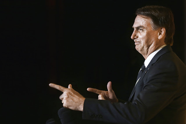 Bolsonaro dobra a aposta, por Daniel Samam