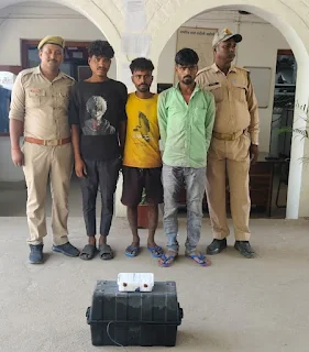 24 घण्टे के अन्दर चोरी का पर्दाफाश, एक सोलर की बैट्री व एक चोरी का मोबाईल सहित 03 गिरफ्तार