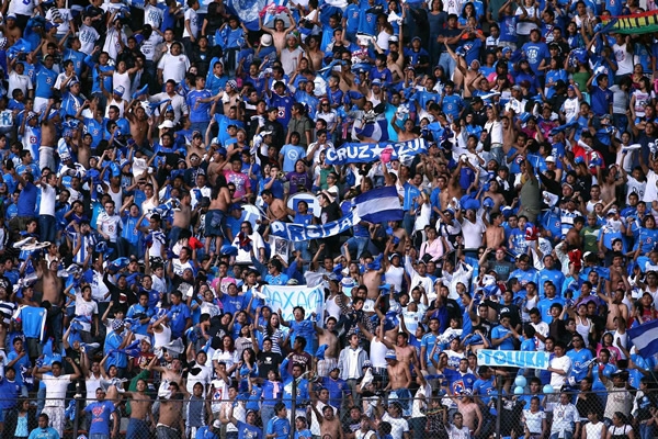 Porra, aficionados, barras Sangre Azul del Cruz Azul | Ximinia