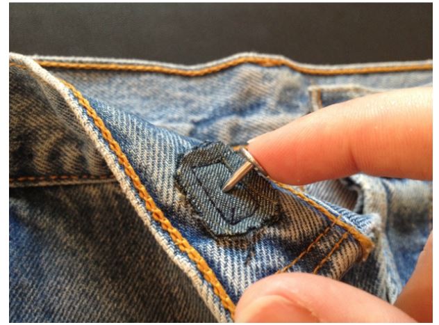 Cara Memperbaiki Kancing Celana Jeans yang Rusak PT 