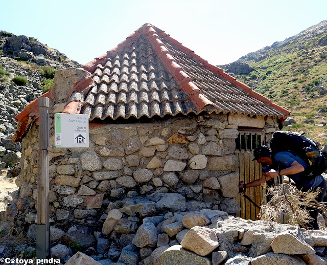 Refugio en la ruta a las Cinco Lagunas de Gredos.