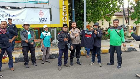 Kapolsek Purwakarta Polres Cilegon Pantau Keberangkatan Buruh Cilegon Ke Jakarta