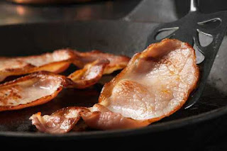 Bacon in frypan