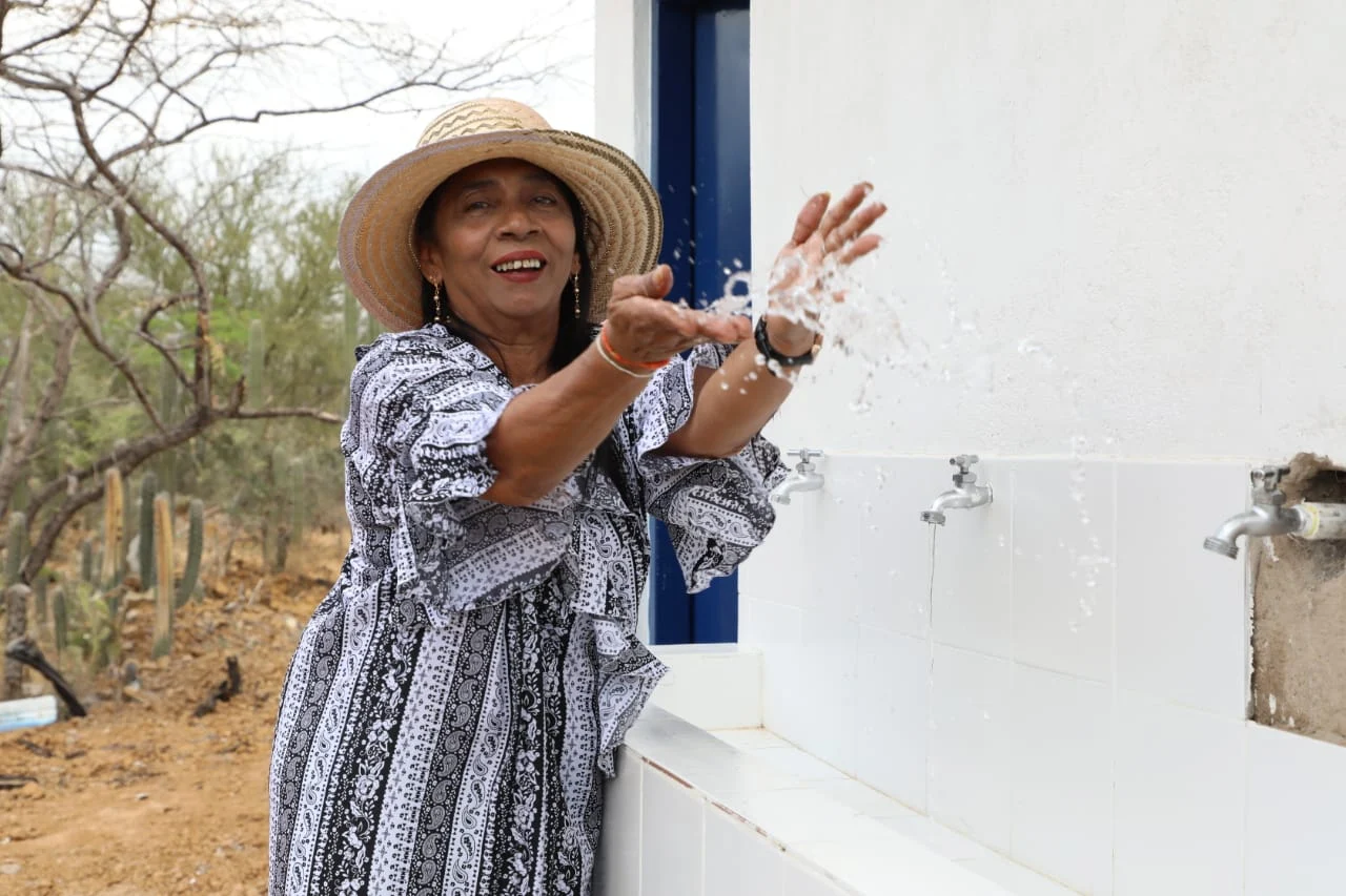 hoyennoticia.com, Guajira Azul entregó modulo de piletas públicas de Sararao