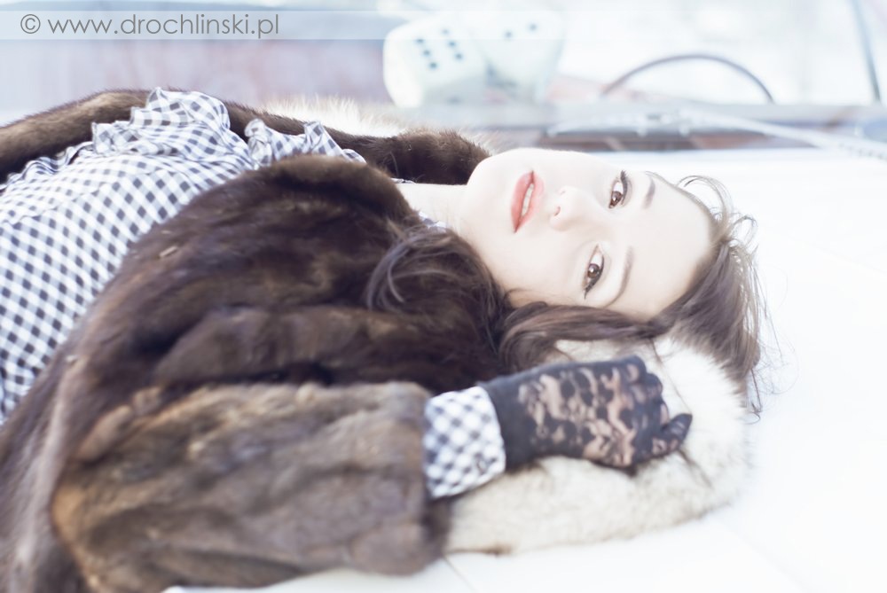 © www.drochlinski.pl,fotograf warszawa,fotograf ząbki,pin-up session,sesja w stylu pin-up,zdjęcia w stylu pin-up,pin-up girl and classic car,zdjęcia w samochodzie,sesja samochodowa,dziewczyna i skowronek,maxmodels.pl,sesja plenerowa,sesja zimowa,plener zimą,zdjęcia w plenerze zimą,www.skowronek.waw.pl
