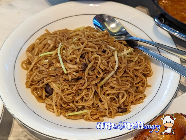 Braised Ee Fu Noodle with Shimeji Mushroom 松菇干烧伊面