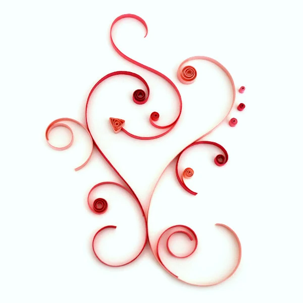 modern on-edge asymmetric quilled heart design in shades of pink