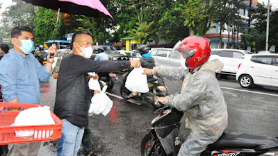 PWI Kota Bandung Berbagi Takjil  Siap Saji Secara Gratis  Setiap Hari Selasa dan Jum’at Selama Ramadhan 1443 H  