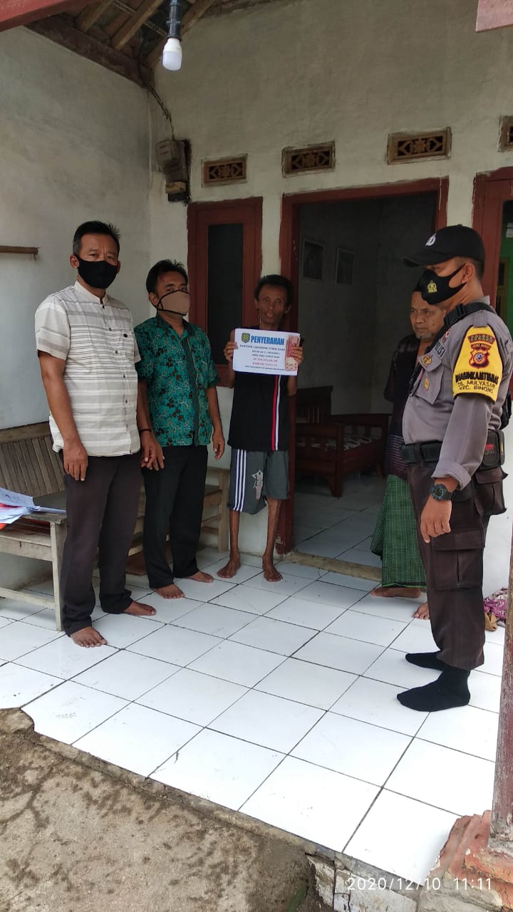  Kawal Penyaluruan BLT DD. BHABINKAMTIBMAS Desa Mulyasari Hadiri Acara Penyerahan
