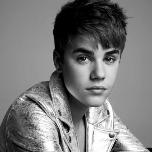 Justin Bieber Photos on Justin Bieber    Coroado Rei Da  V  Magazine  Fotos    Single Music