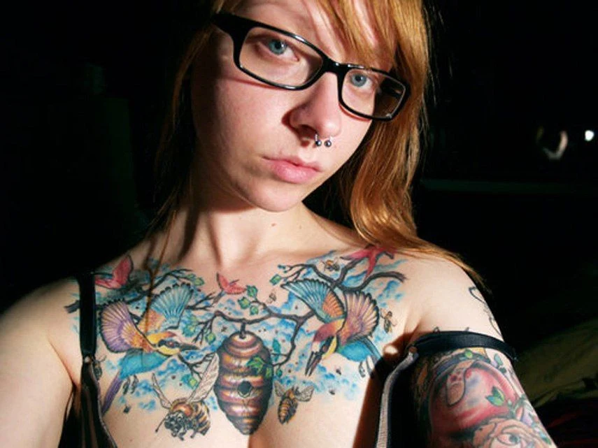 Tatuajes de avejas para mujeres