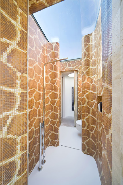 Skin Snake Wall Tiling Matched with Glass Ceiling and Pure White Flooring