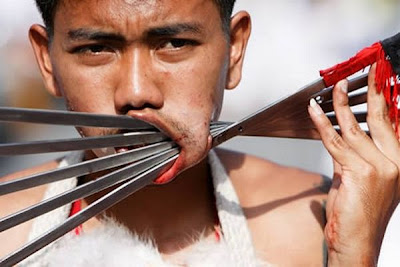 Aksi Ngeri Dan Pelik Penduduk Thailand Sempena Hari Vegetarian