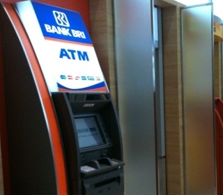 Fasilitas Dan Tips Transakasi Melalui Mesin ATM  Bank BRI  